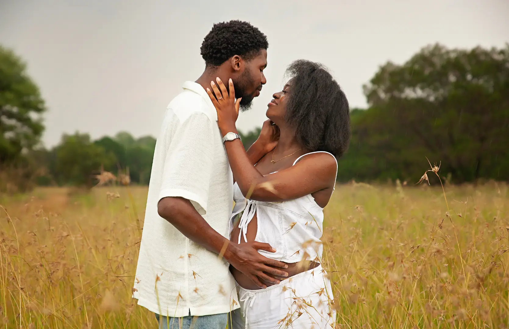 When is the Best Time to Book Your Maternity Photoshoot?